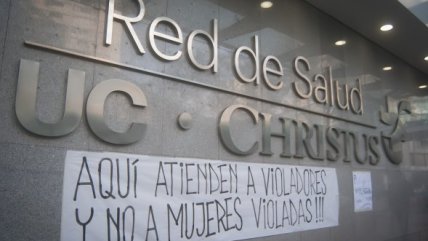   Protestan en la UC por atender a Karadima y negarse a realizar abortos 