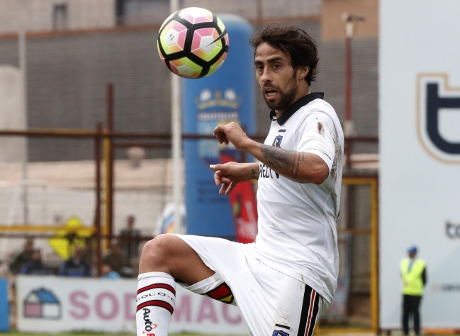 Sueldo de Valdivia desata encontrón entre Colo Colo y marca deportiva