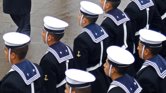 Cabo de la Armada fue detenido por conducir ebrio, con licencia falsa y sin patente