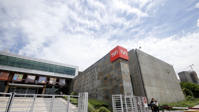 Contralor califica de inconstitucional indicación sobre fiscalización a TVN