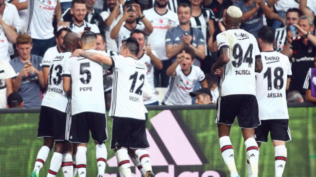 Gary Medel jugó su primer partido como titular y Besiktas sumó su tercer triunfo consecutivo
