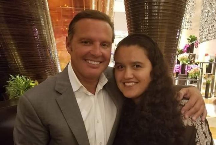 Luis Miguel luce una vez más irreconocible en un ascensor