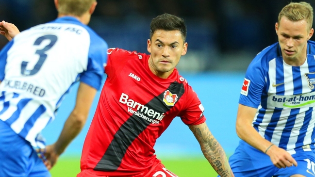 Charles Aránguiz sufrió en cancha derrota de Bayer Leverkusen ante Hertha Berlín