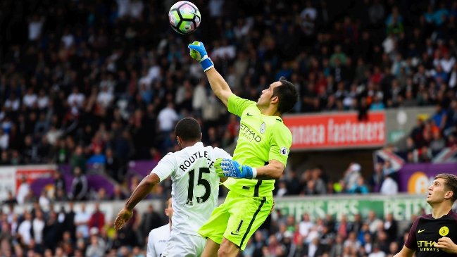 Claudio Bravo volvió a la titularidad en triunfo de Manchester City en la Copa de la Liga