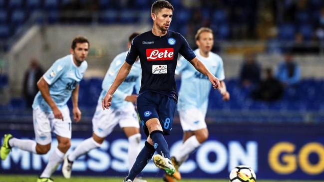 Napoli goleó a Lazio y se mantuvo en el liderato junto a Juventus