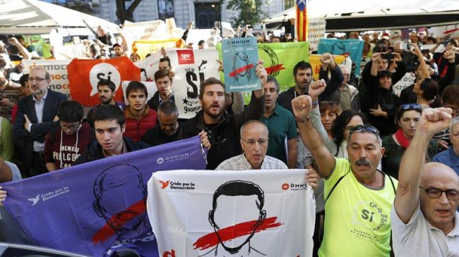 Ola de detenciones en Cataluña busca frenar el referendo independentista