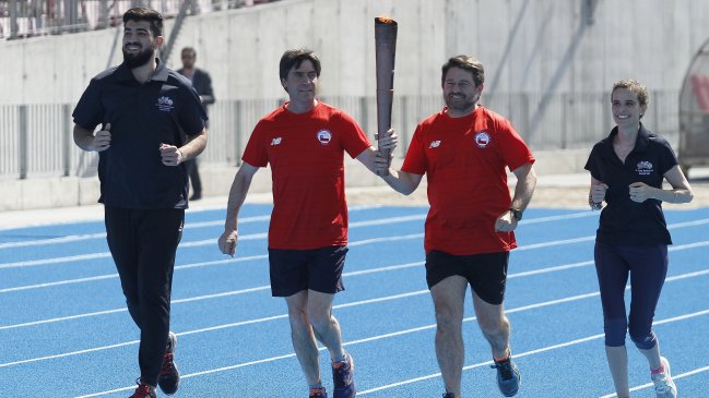 El fuego de los Juegos Sudamericanos de la Juventud ilumina el Estadio Nacional