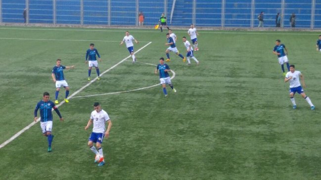 Deportes Santa Cruz volvió a alejarse del liderato al caer frente a Naval en Segunda División