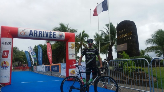 Felipe Barraza logró un meritorio tercer lugar en triatlón de Tahití