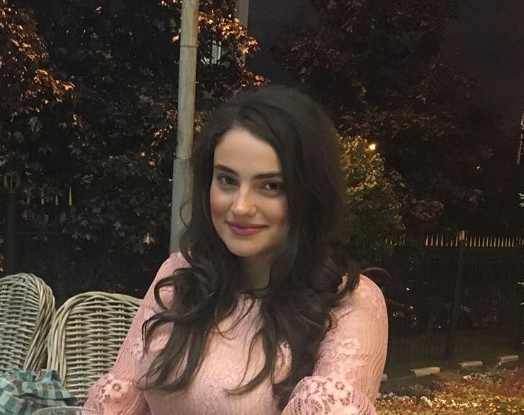 Joven suplantada por 