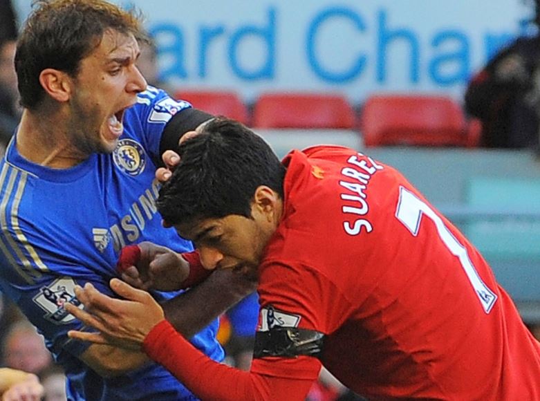 Feroz trolleo a Luis Suárez por llamado contra la violencia en el fútbol