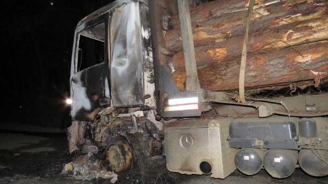 Gobierno presentará querella por ataque incendiario a un camión en Contulmo