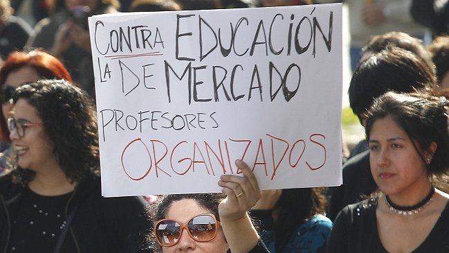 Municipalidades anuncian demanda contra el Estado por bonos de profesores