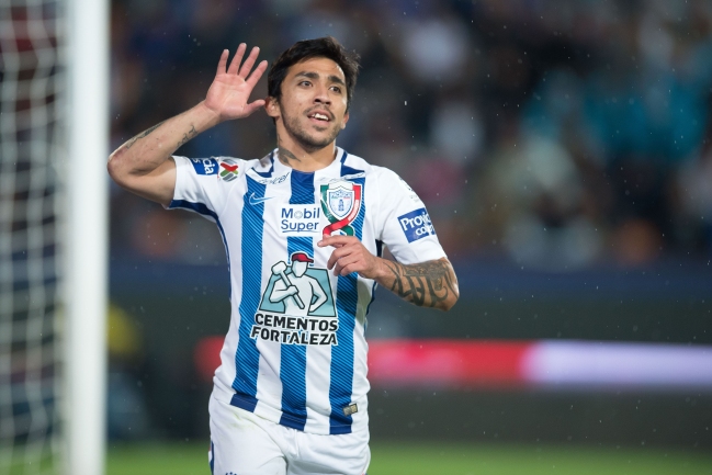 Edson Puch abrió el camino en triunfo de Pachuca ante Cruz Azul