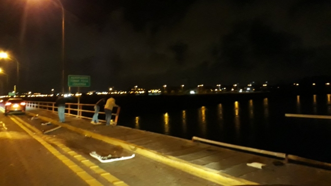 Un conductor murió tras chocar y caer desde el puente Juan Pablo II