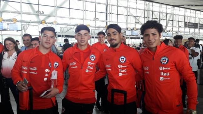 La selección chilena sub 17 emprendió rumbo a India para jugar el Mundial