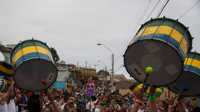 Carnaval Mil Tambores siguió este sábado con pasacalles y amplio despliegue policial