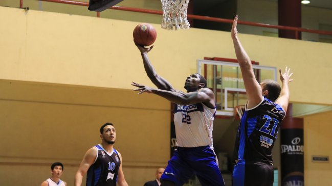 Universidad Católica debutó con un triunfo ante Tinguiririca San Fernando en la LNB
