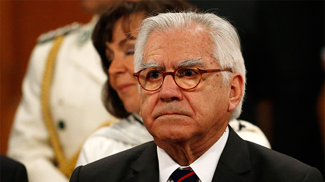 Ministro Fernández: No hay qué avergonzarse por ceder a una causa justa