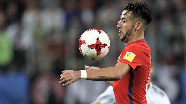 Mauricio Isla: Es una noticia terrible que no esté Marcelo Díaz en la selección