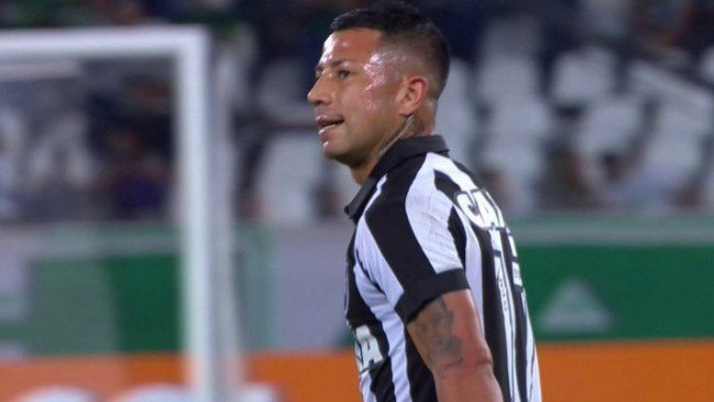 Botafogo sufrió la expulsión de Valencia y la remontada de Vitória