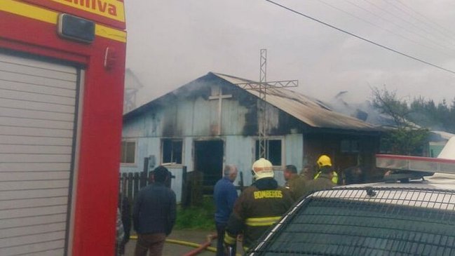 PDI investiga incendio que destruyó iglesia en Arauco