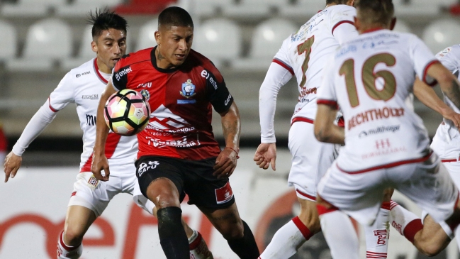 Antofagasta venció con lo justo a Curicó Unido y sigue de cerca al líder del Transición