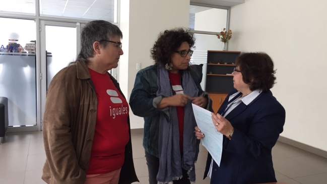 Madres lesbianas denunciaron imposibilidad para inscribir a su bebé como hijo de ambas