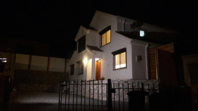 Robo se registró en vivienda de La Florida: Sujeto chocó vehículo contra portón de condominio