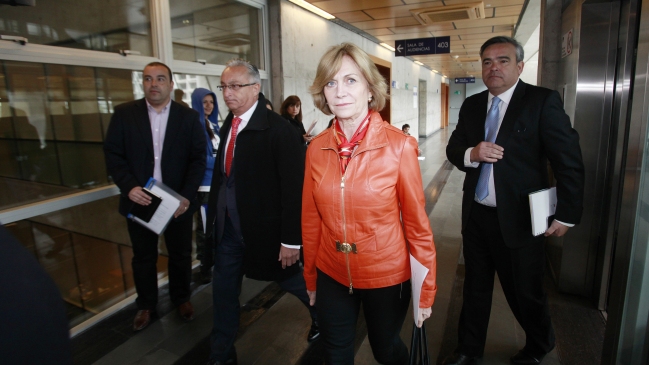 Matthei se querelló contra tres ex funcionarios de la administración de Josefa Errázuriz