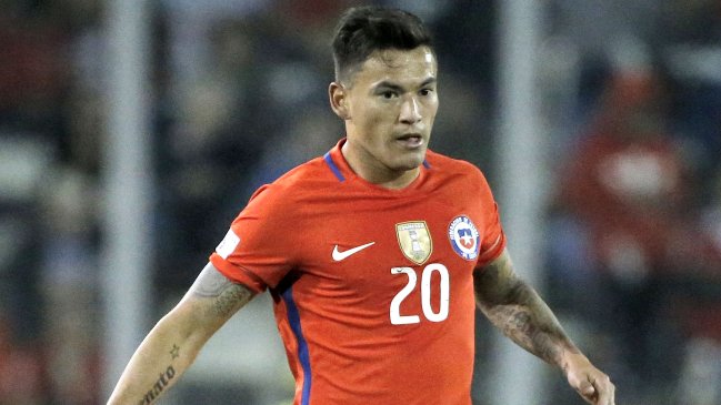 Charles Aránguiz quedó descartado para el choque ante Ecuador