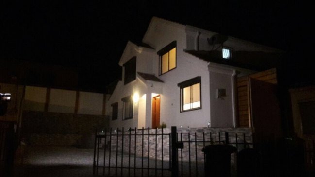 Robo se registró en vivienda de La Florida: Sujeto chocó vehículo contra portón de condominio