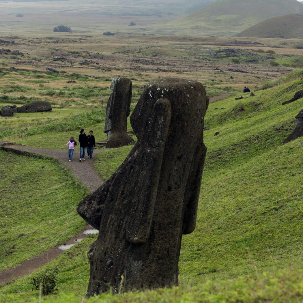 Científicos plantean nueva teoría de la construcción de los moais
