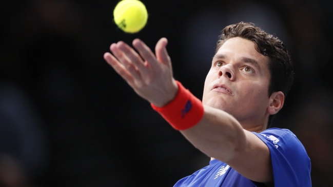 Milos Raonic aguantó solo un juego y se retiró en octavos de final de Tokio