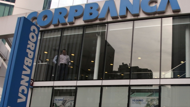 Banco debe indemnizar a cliente que envió a Dicom por deuda que nunca existió