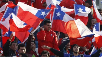   La emocionante entonación del himno chileno en el Monumental 