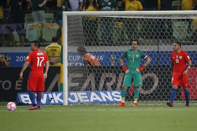 Suegra de Claudio Bravo se sumó a dichos de su hija