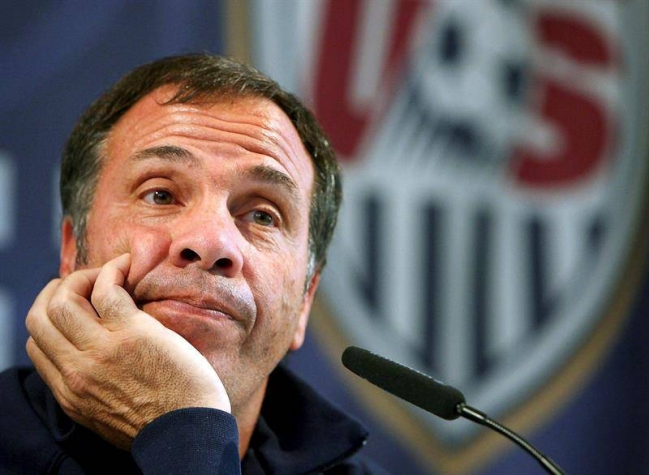Bruce Arena renunció a la banca de Estados Unidos