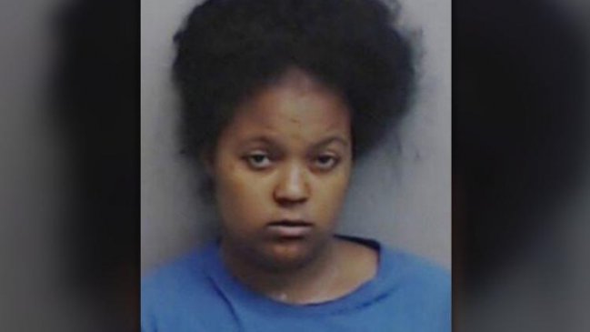 Mujer mató a dos hijos quemándolos en un horno