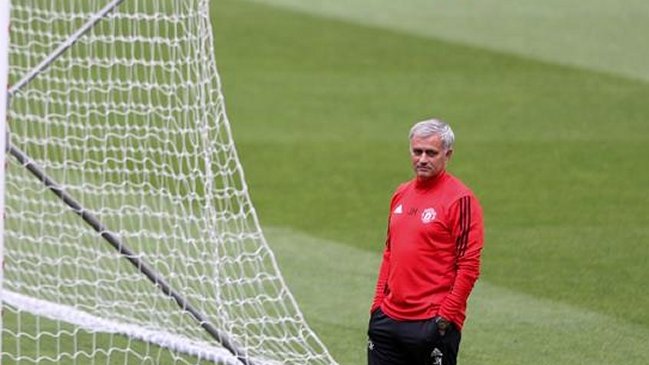 Mourinho niega que quiera dejar Manchester United