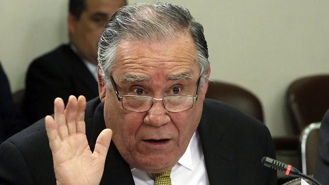 Ministro de Justicia estudia modificar los aranceles que cobran las notarías