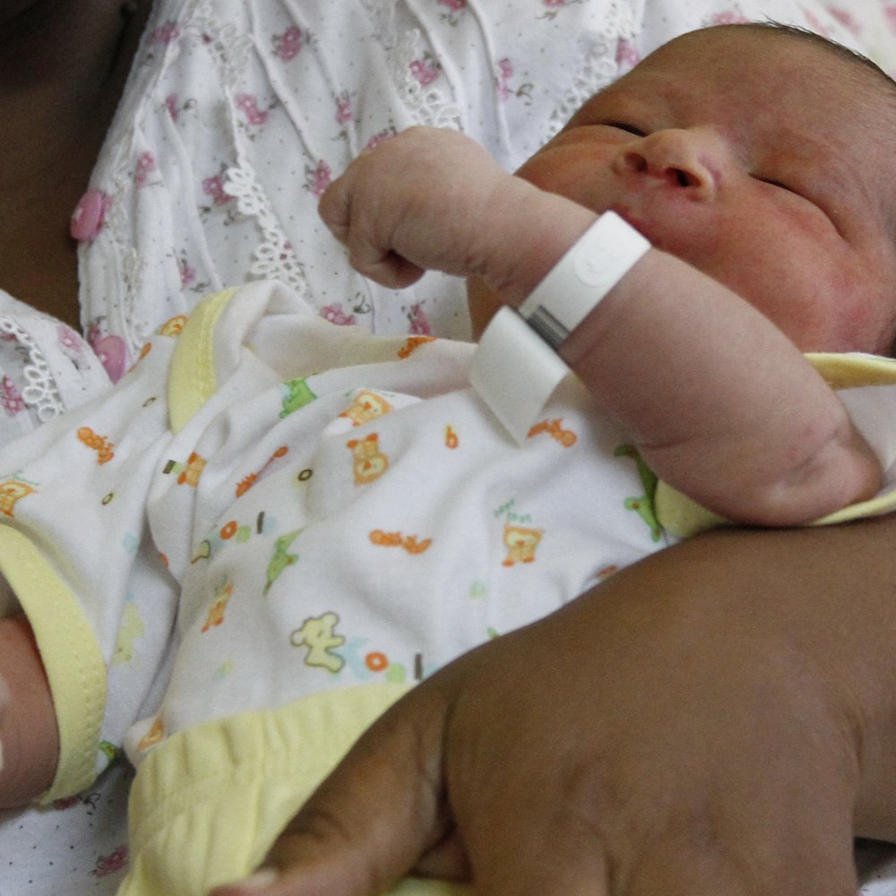 Mujer intentó ser madre 18 veces y finalmente lo logró a los 48 años