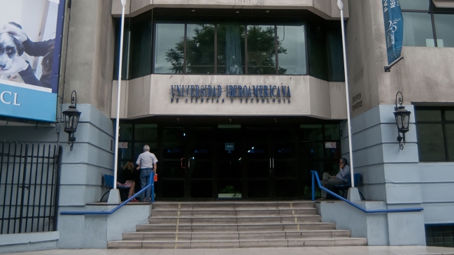 Rector U. de Chile mostró disposición para recibir alumnos de la U. Iberoamericana