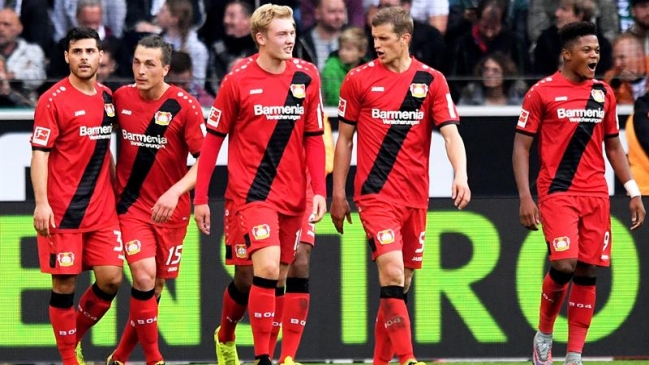 Bayer Leverkusen aplastó a Borussia Mönchengladbach con Charles Aránguiz en banca