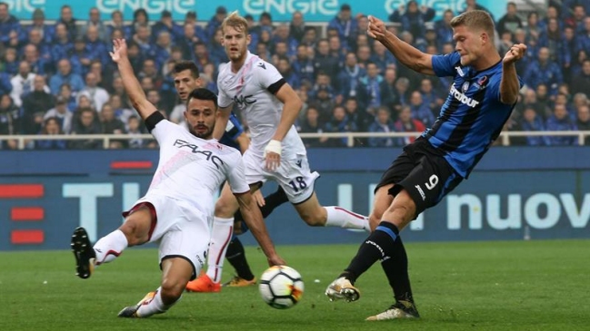Erick Pulgar sufrió en cancha derrota de Bologna frente a Atalanta en la Serie A