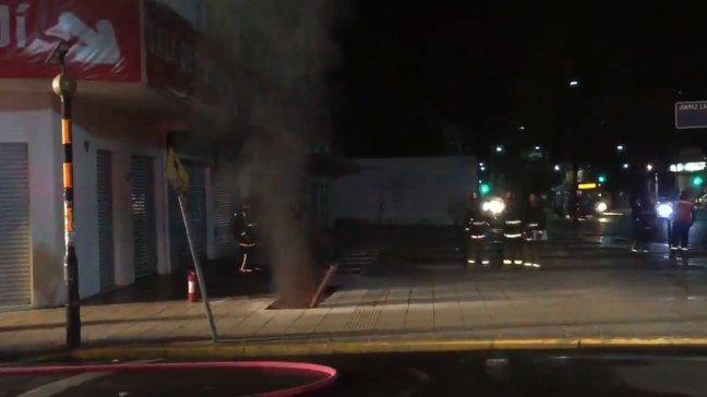 Incendio afectó a cámara subterránea de electricidad en Recoleta