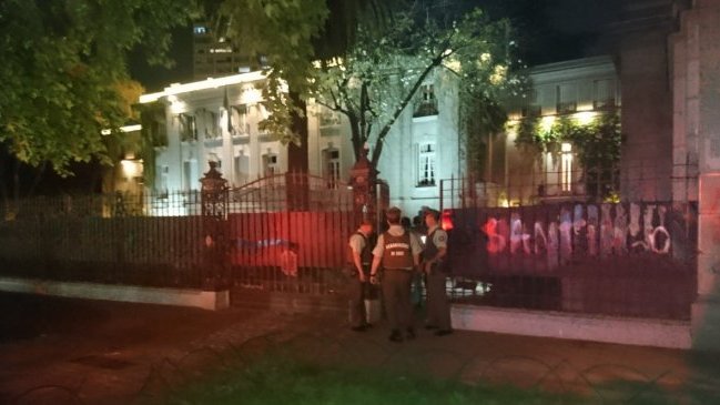 Manifestación por Santiago Maldonado terminó con daños en Consulado de Argentina