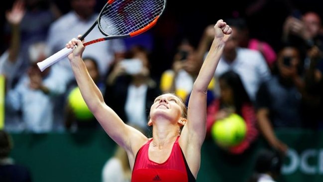 Halep debutó con un triunfo ante Garcia en las Finales WTA