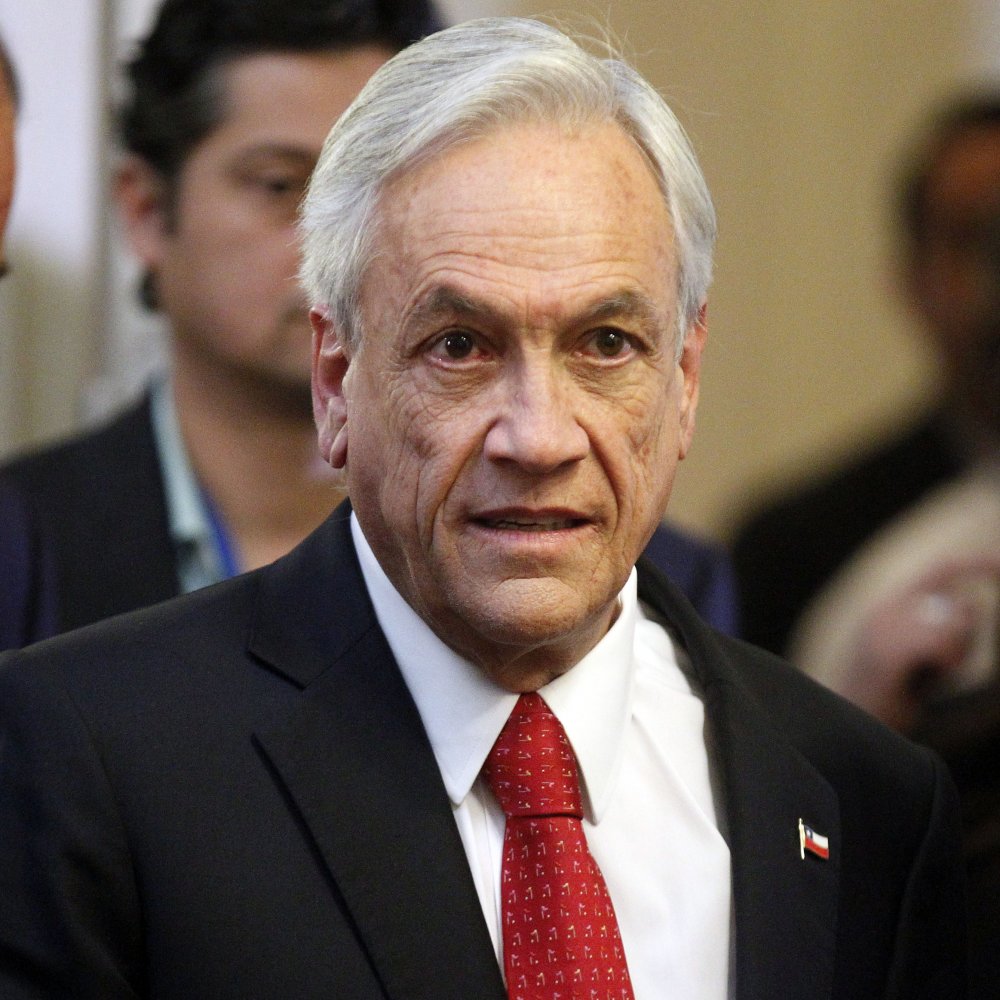 Poeta ecuatoriano denunció uso de su imagen en cuenta de Twitter pro-Piñera