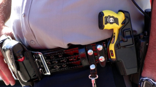 Carabineros incorporará pistolas de electroshock a su arsenal